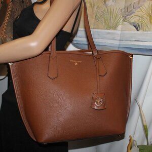 NEW Michael  Kors Pebbled Leather Large Marilyn Tote Bag w Key Clochette